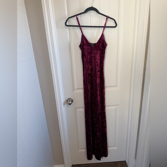 Lulus Dresses & Skirts - Lulus Velvet Maxi Dress